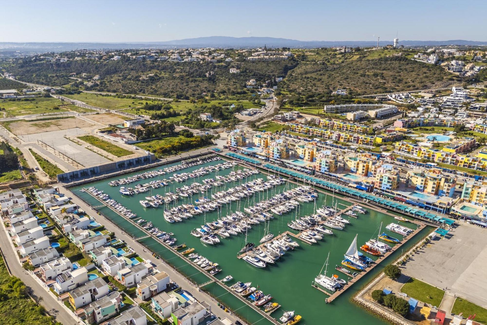 Marina Breeze Apartment With Pool - 900M From The Beach Albufeira Exteriör bild