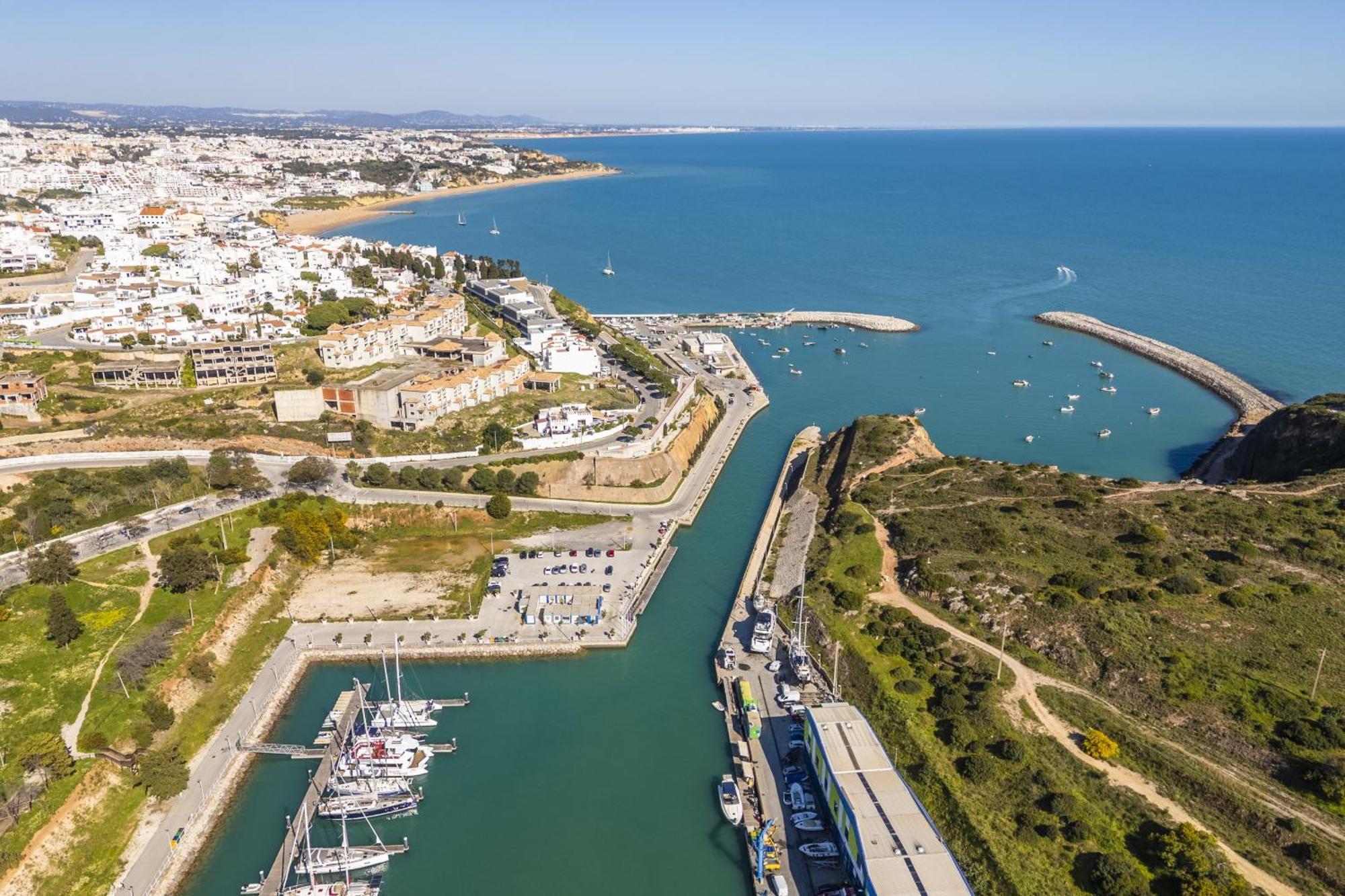 Marina Breeze Apartment With Pool - 900M From The Beach Albufeira Exteriör bild