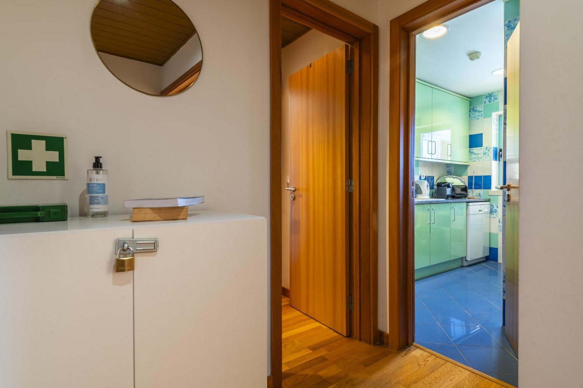 Marina Breeze Apartment With Pool - 900M From The Beach Albufeira Exteriör bild