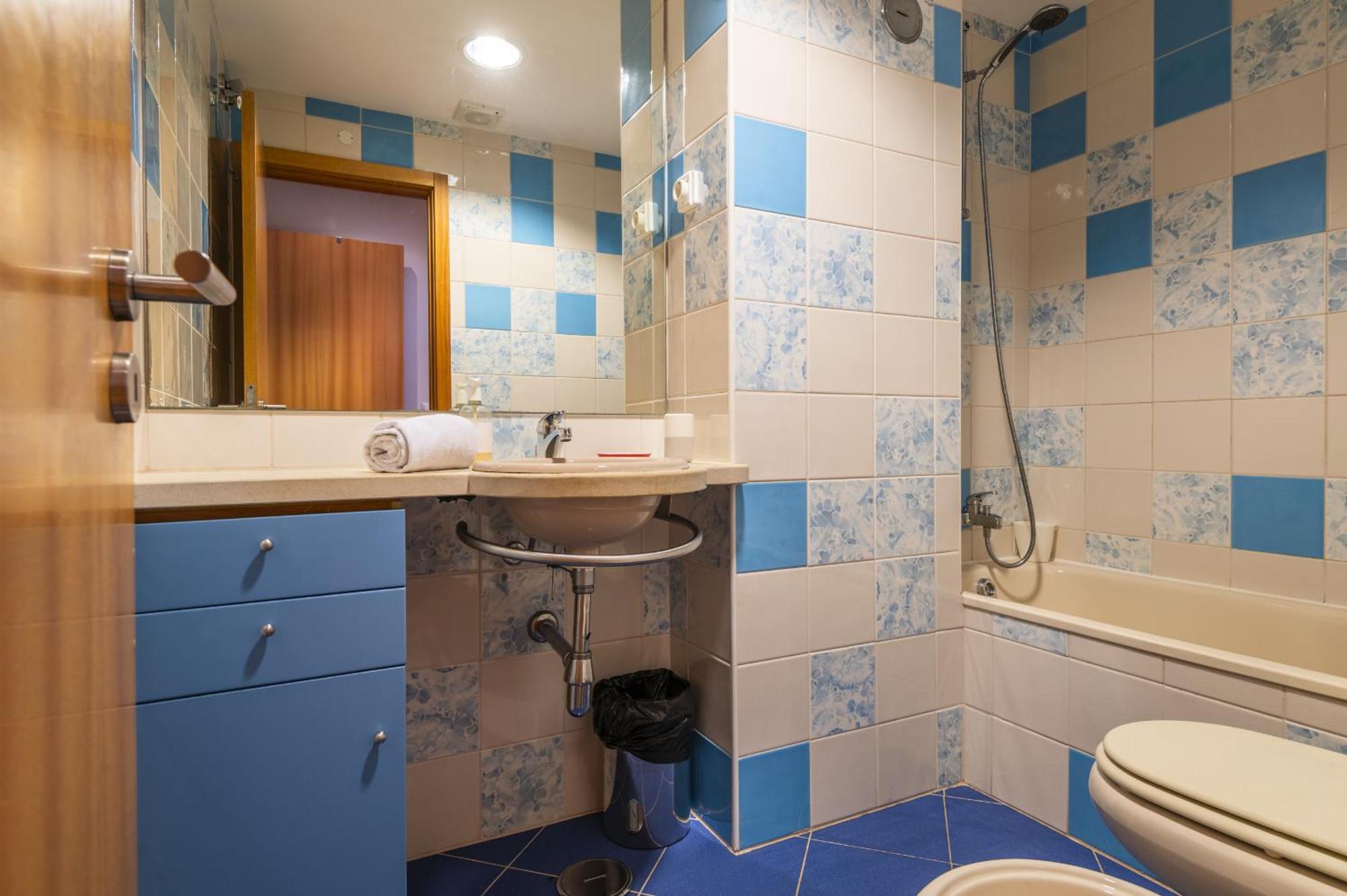 Marina Breeze Apartment With Pool - 900M From The Beach Albufeira Exteriör bild