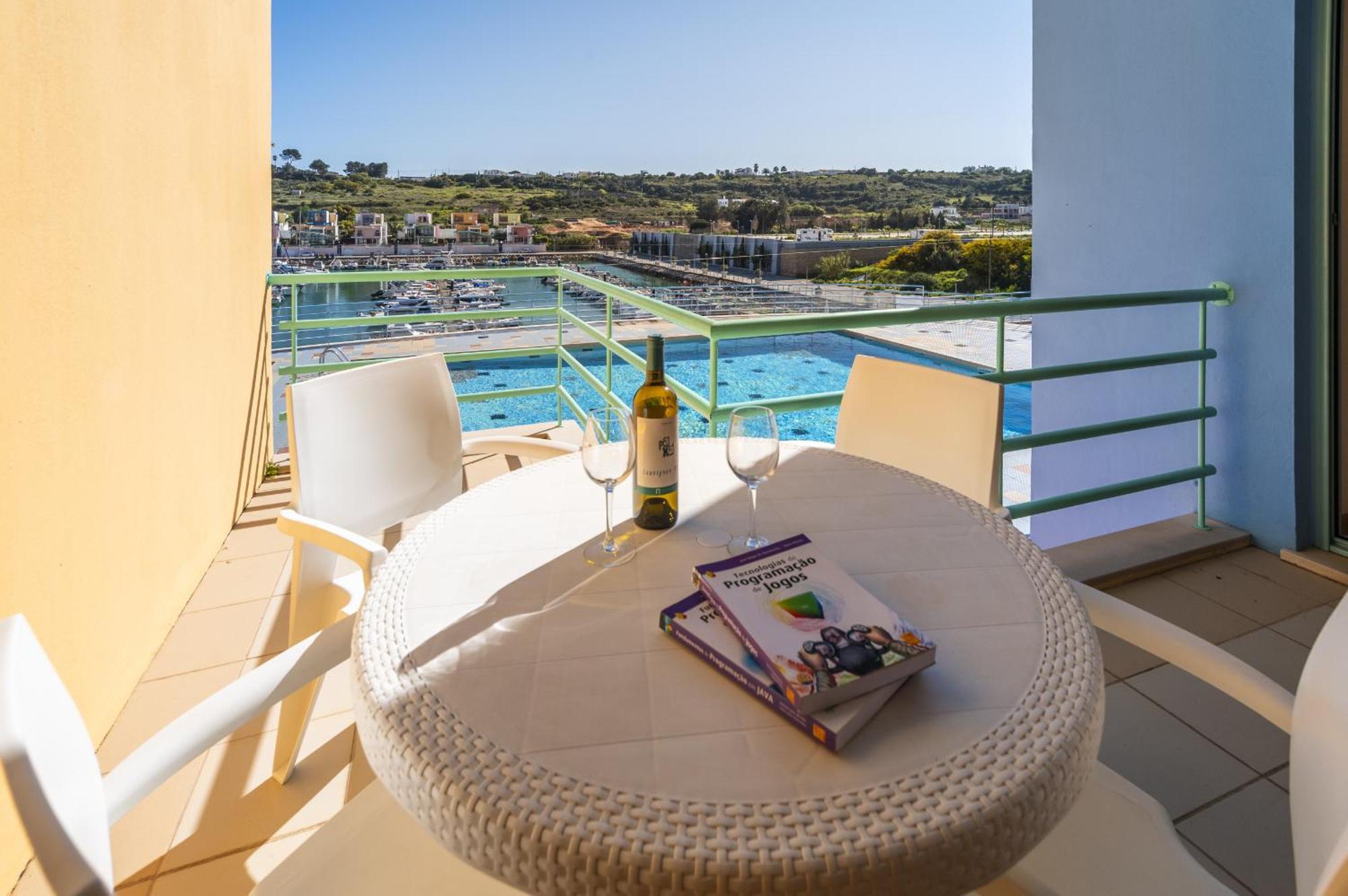 Marina Breeze Apartment With Pool - 900M From The Beach Albufeira Exteriör bild